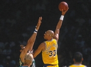 洛杉矶湖人士气爆棚，WTT冠军赛次回合遇上北京首钢，目标明确直指晋级(北京首钢男篮2025年最新消息)