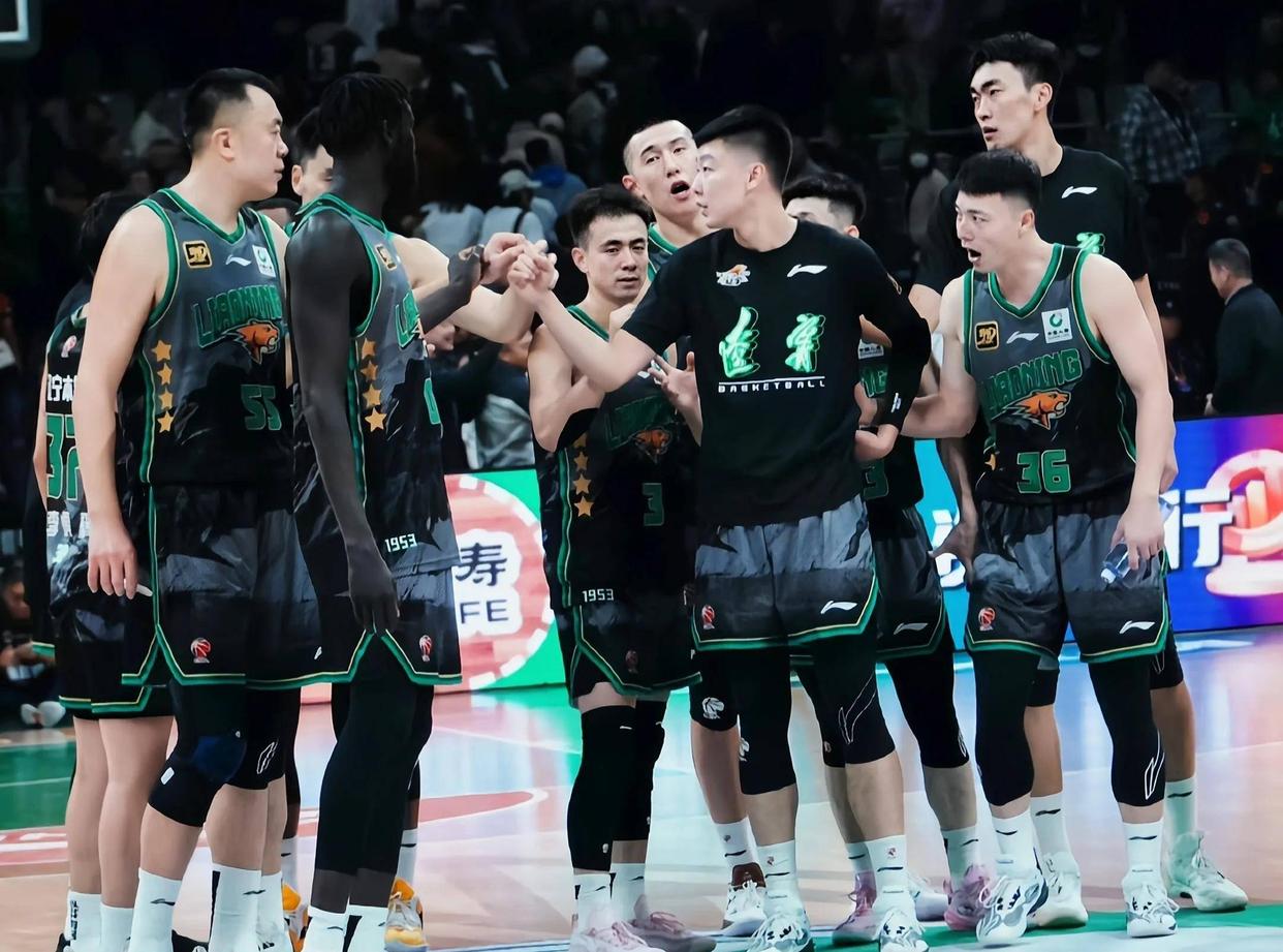 紧张局势白热化，球队关键时刻迎来胜利的简单介绍