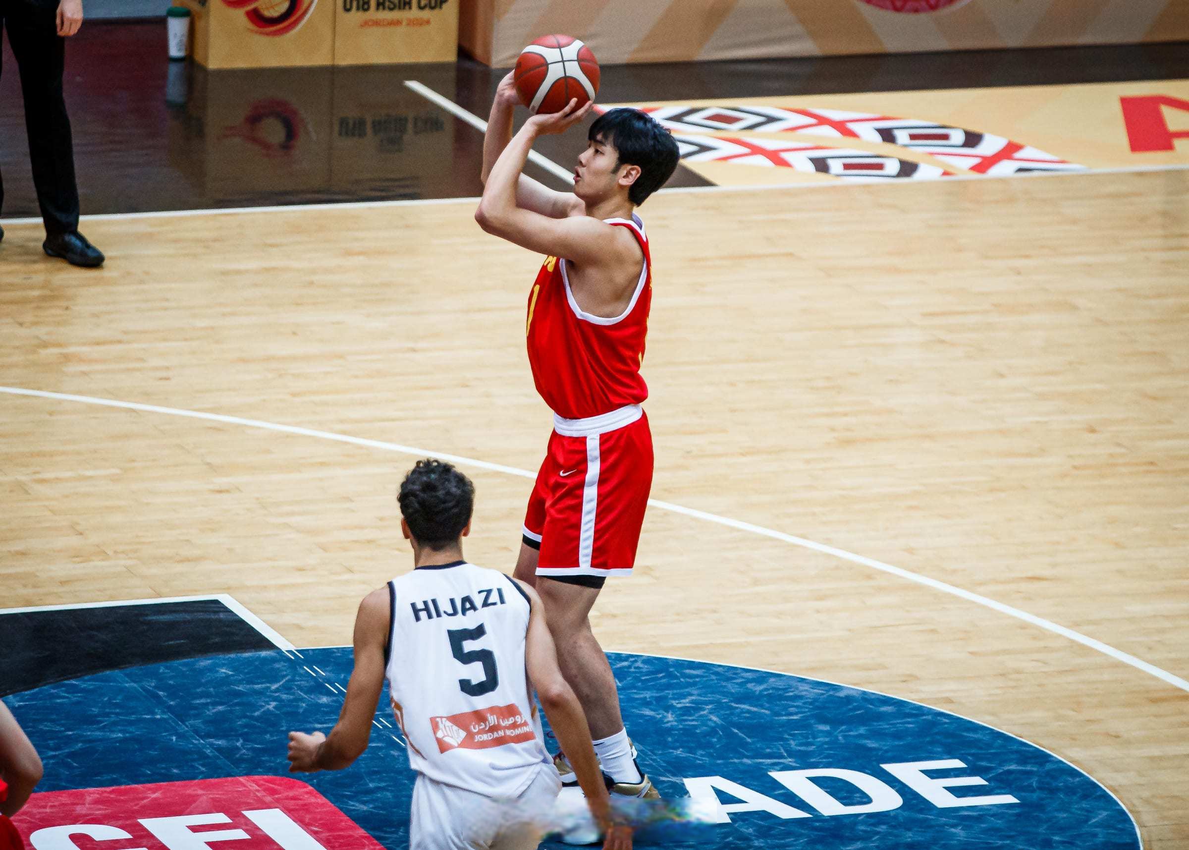  夏季联赛战况：北京首钢防线稳固，纽约尼克斯进攻受阻，浓眉成最佳