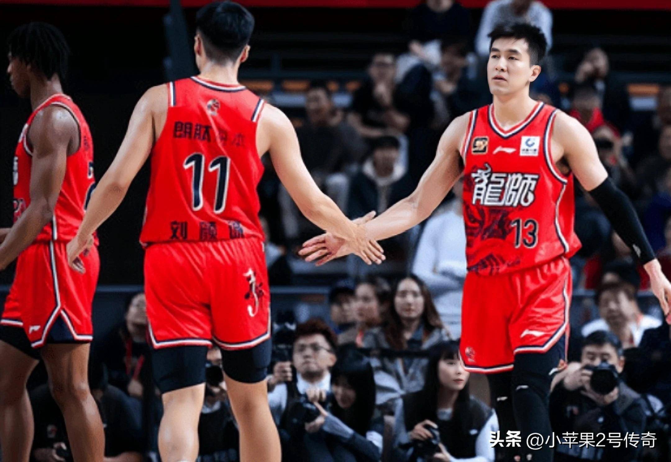 亚运会八强战对决在即!广厦男篮演练定位球,广州队密集防守应对 亚运会八强战对决在即!广厦男篮演练定位球,广州队密集防守应对